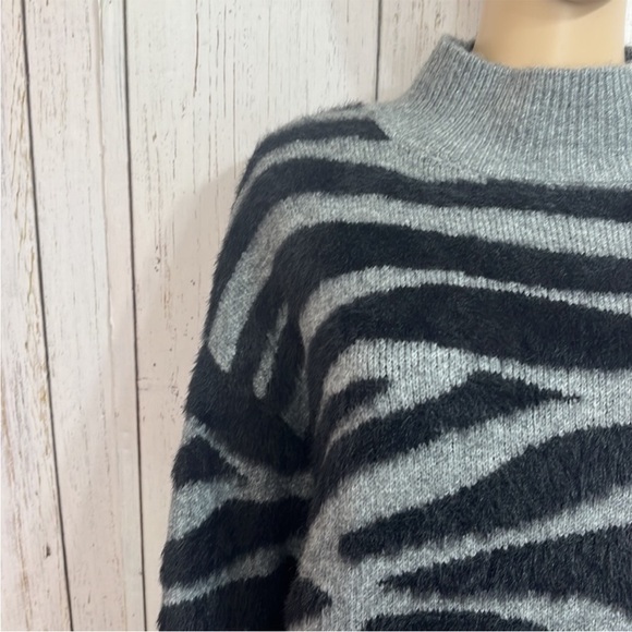 TS Twine and String Gray Animal Print Fuzzy Sweater Size Medium - Picture 5 of 12